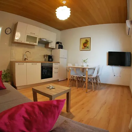 Ruzica Apartment *
